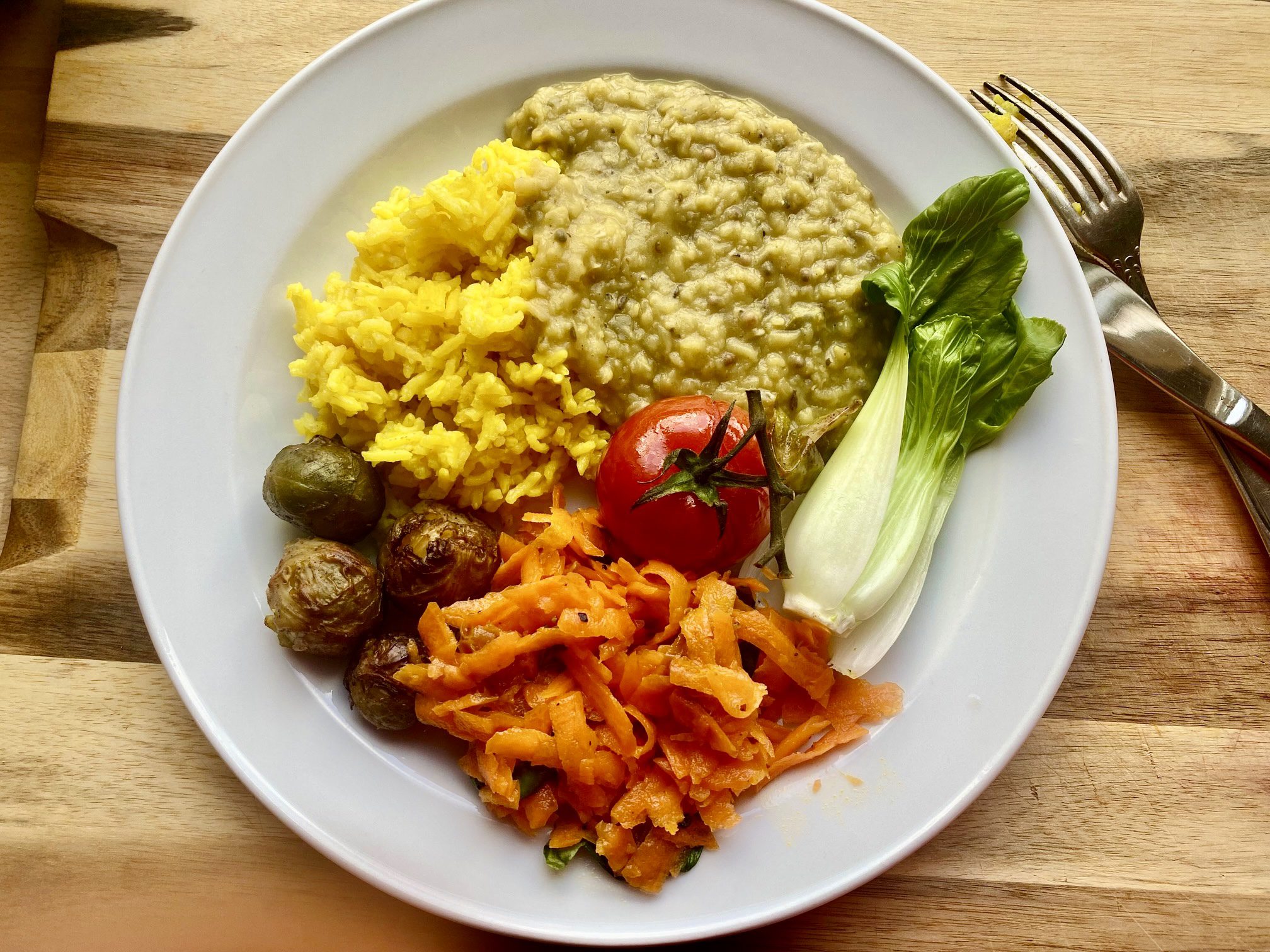 Vipassana Retreat Mahlzeit mit Linsen Dal und Gemüse
